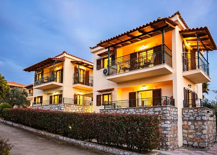 Stoupa Serene Nests - Spitiko Getaway